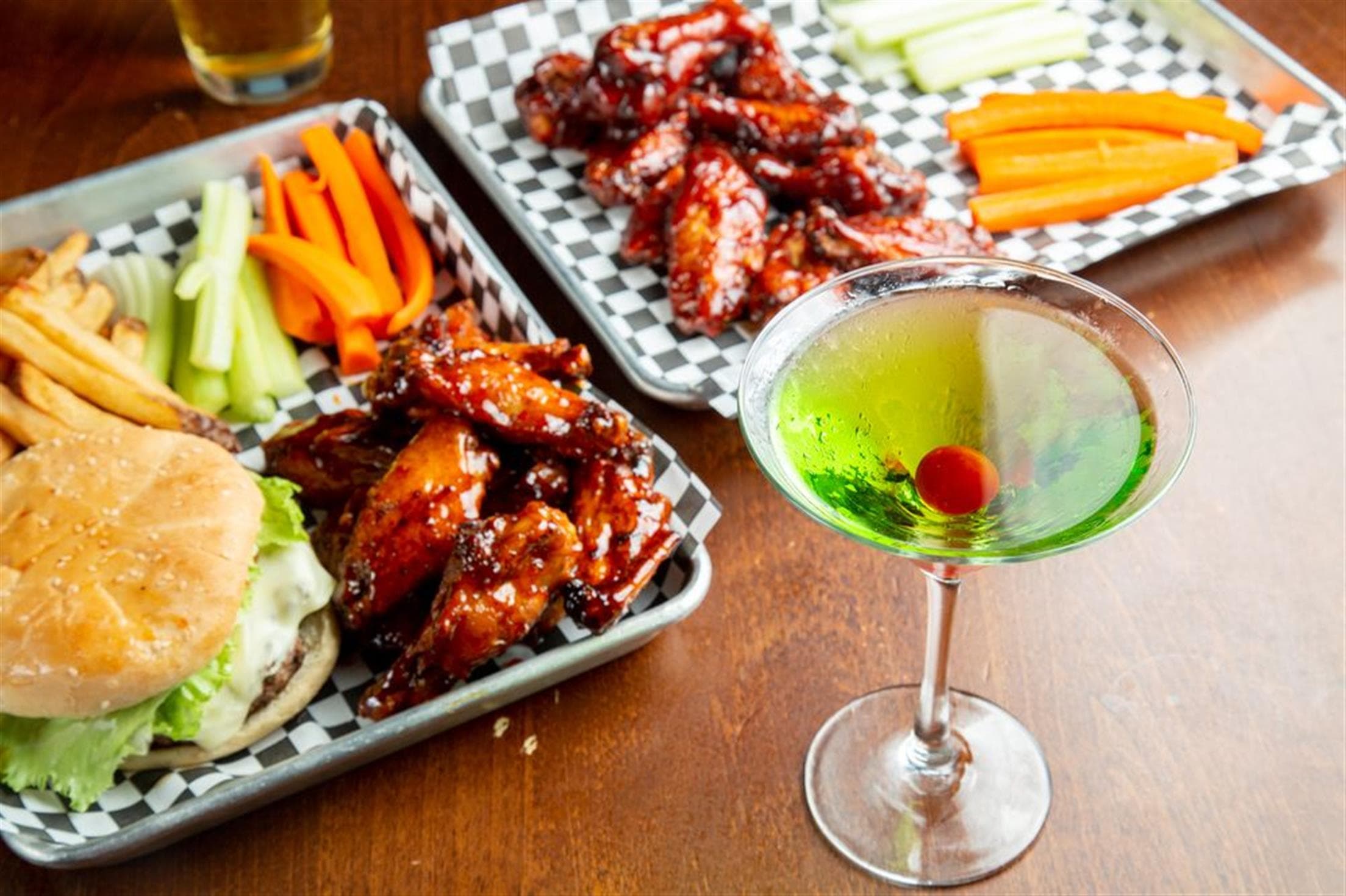 Pete's Burgers Wings & Drinks