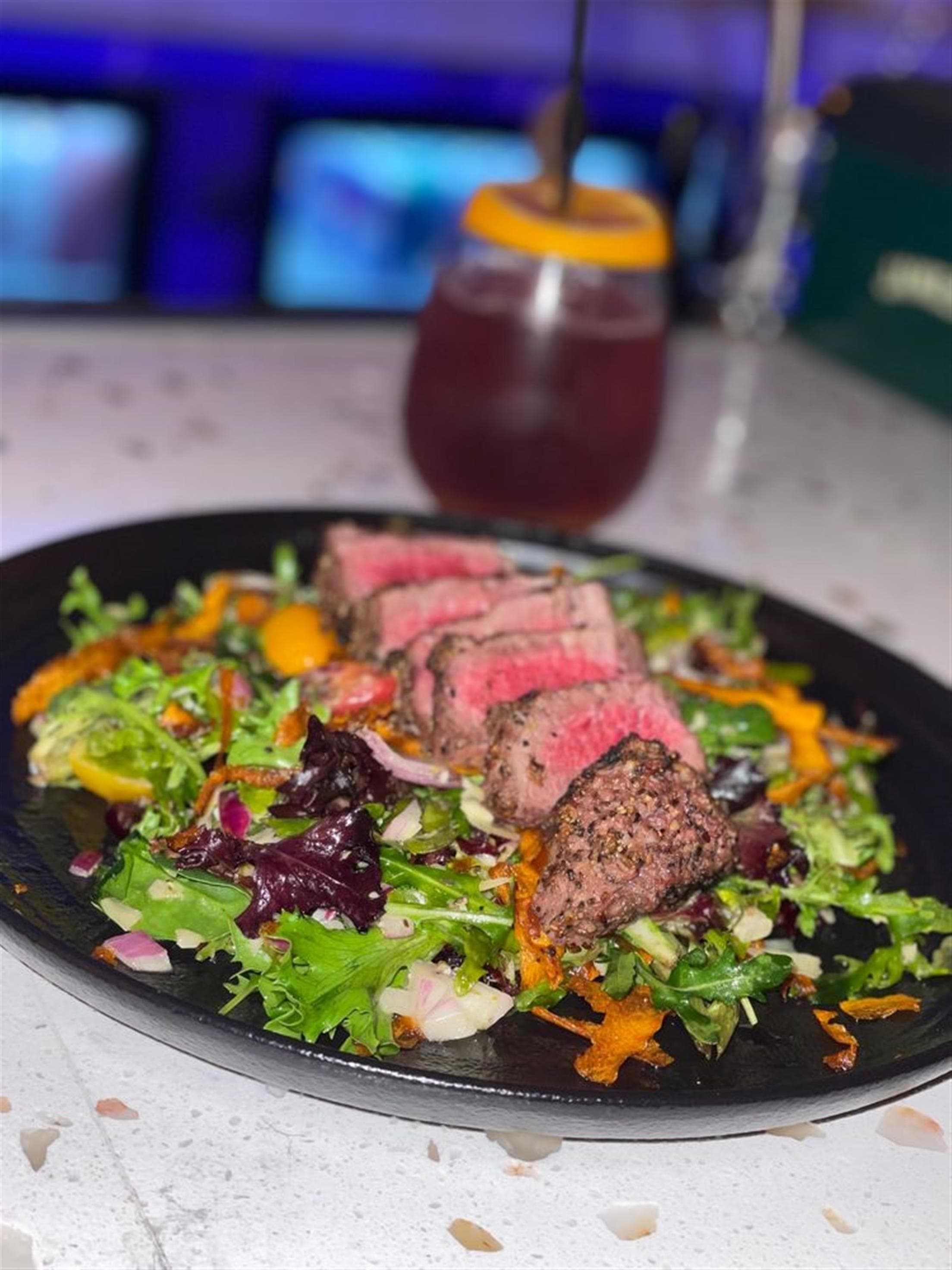 Izkina Restaurant & Lounge