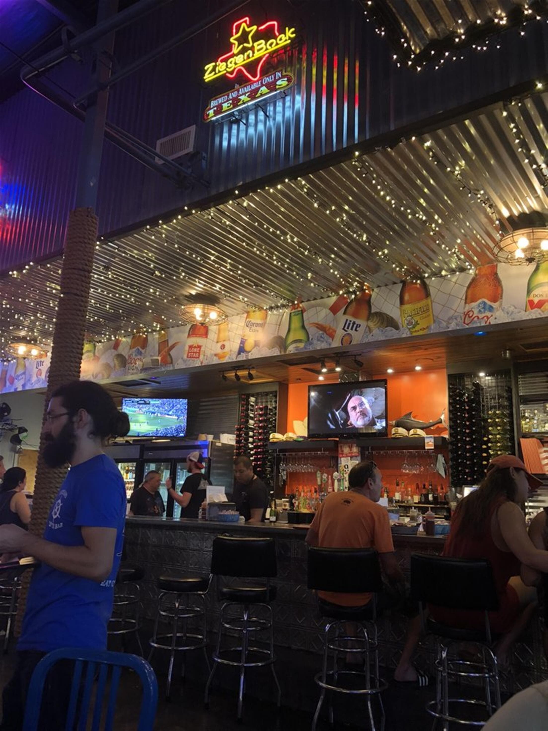 Deckhand Oyster Bar & Seafood