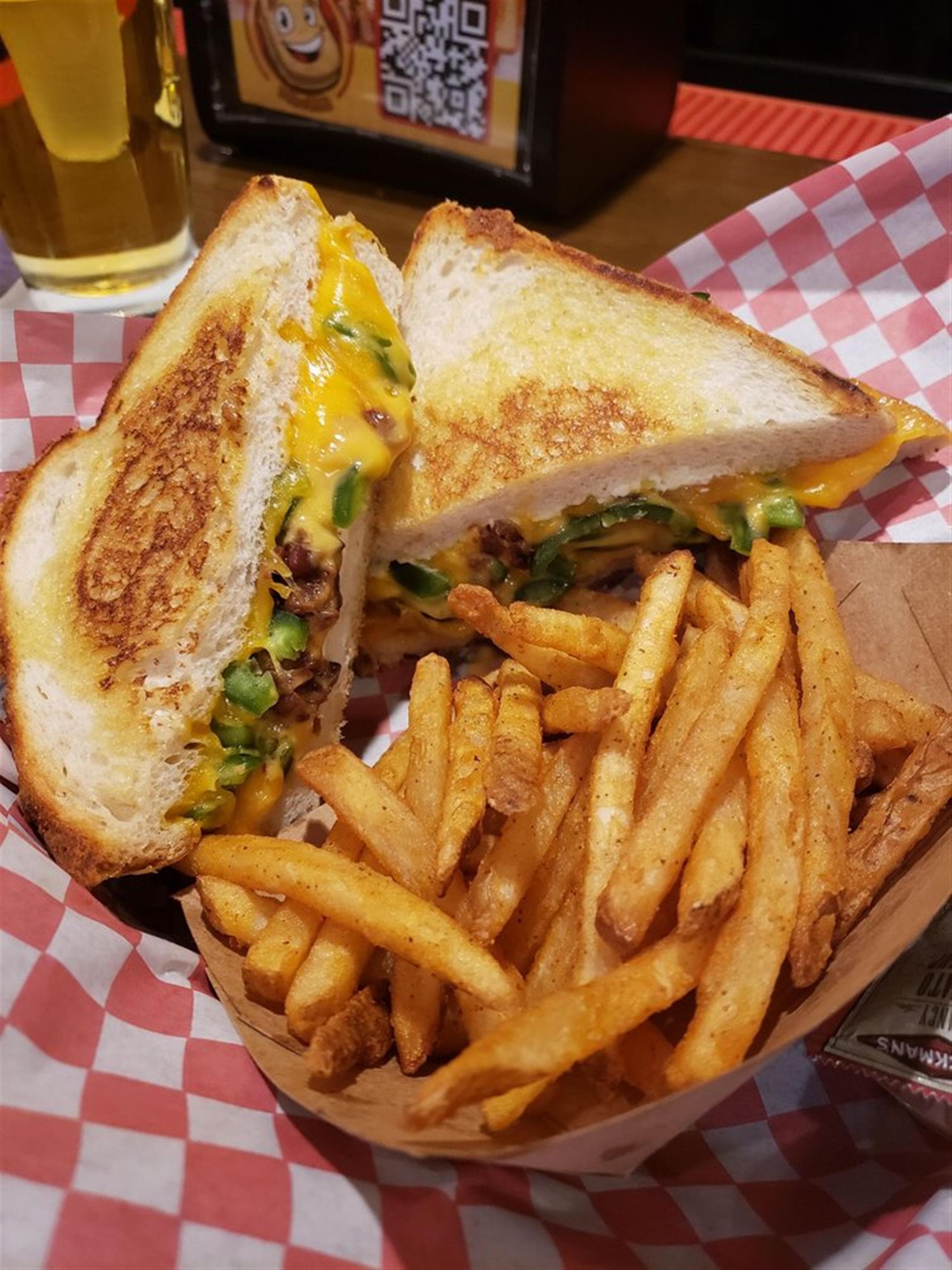 Cheesie's Pub & Grub - Lakeview