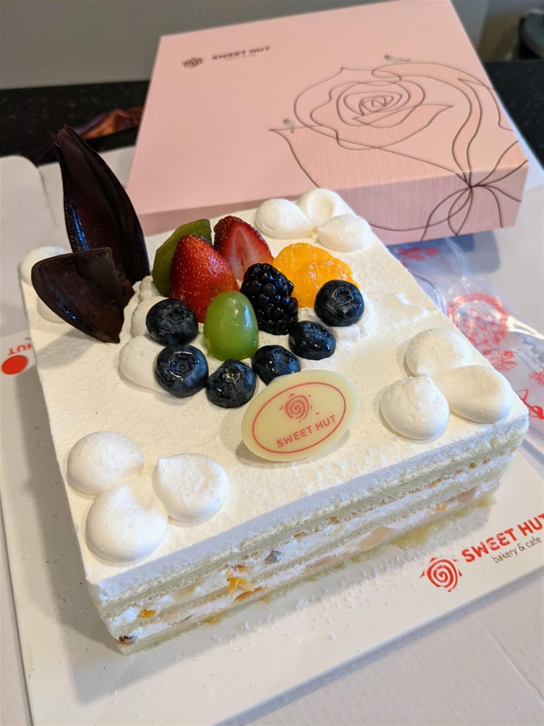 Sweet Hut Bakery & Cafe