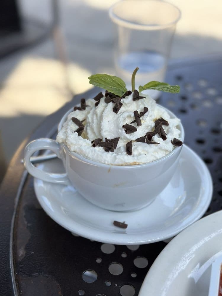 Urth Caffe - West Hollywood (Melrose)