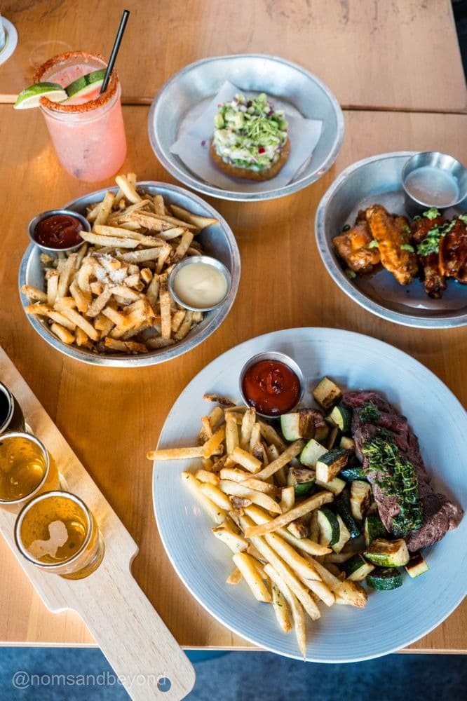 38 Degrees Ale House & Grill