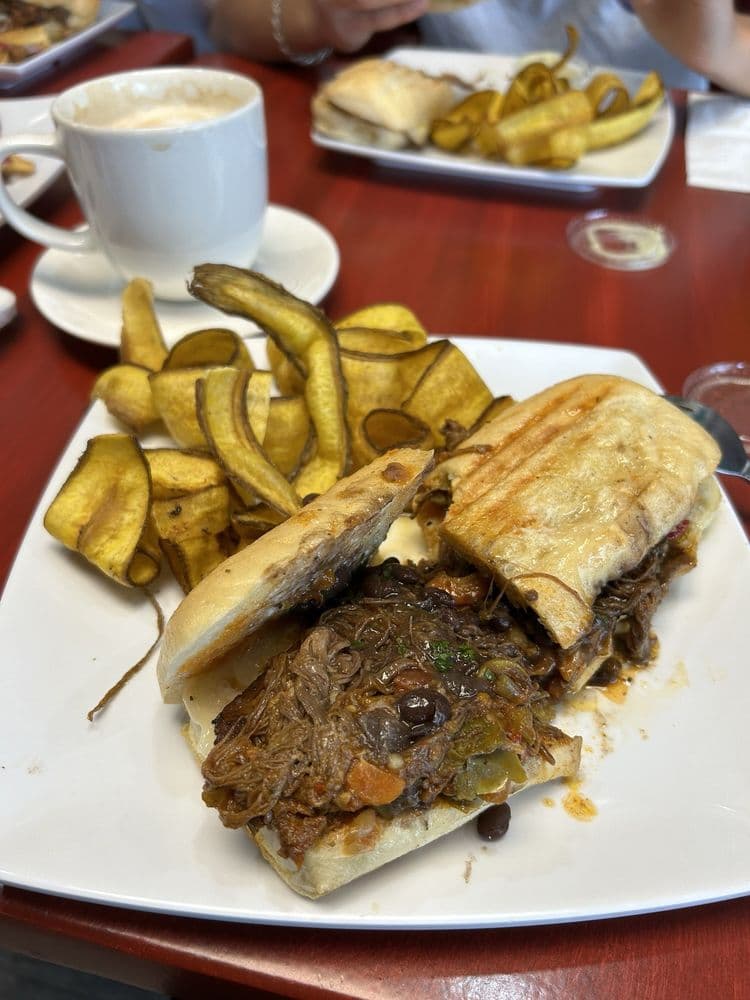 Que Bola Cuban Cafe