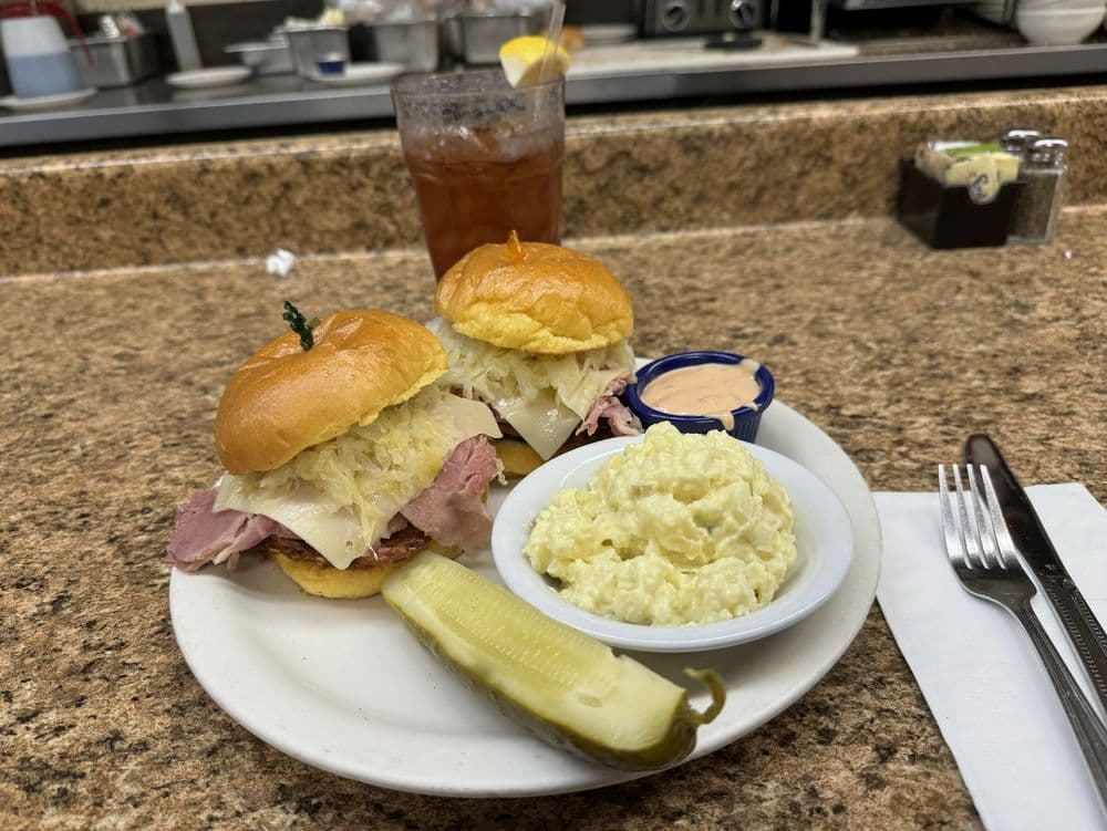 Mort's Delicatessen