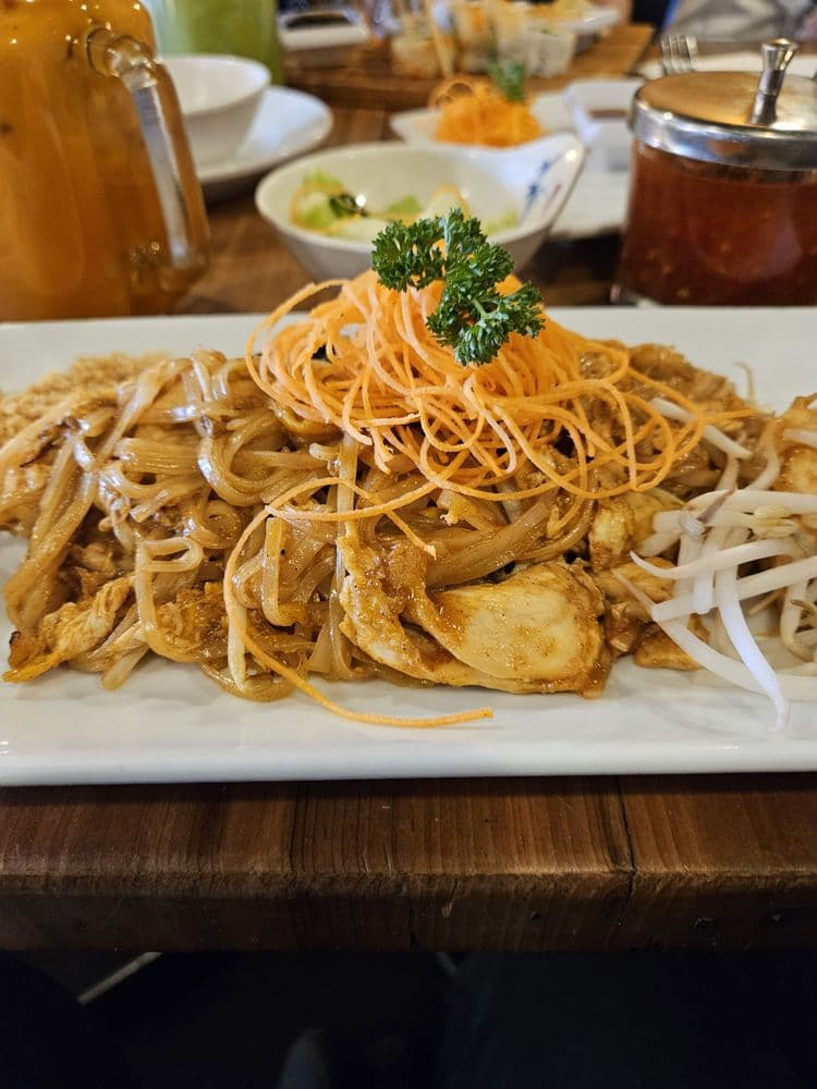 Hands On Thai & Sushi