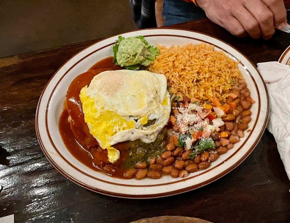 Los Reyes Bar & Grill