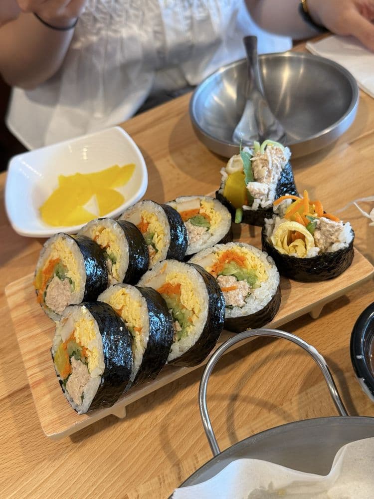 Moon's Kitchen: Korean Street Food & Dessert