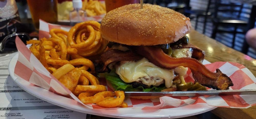 The Draft Restaurant and Sports Bar