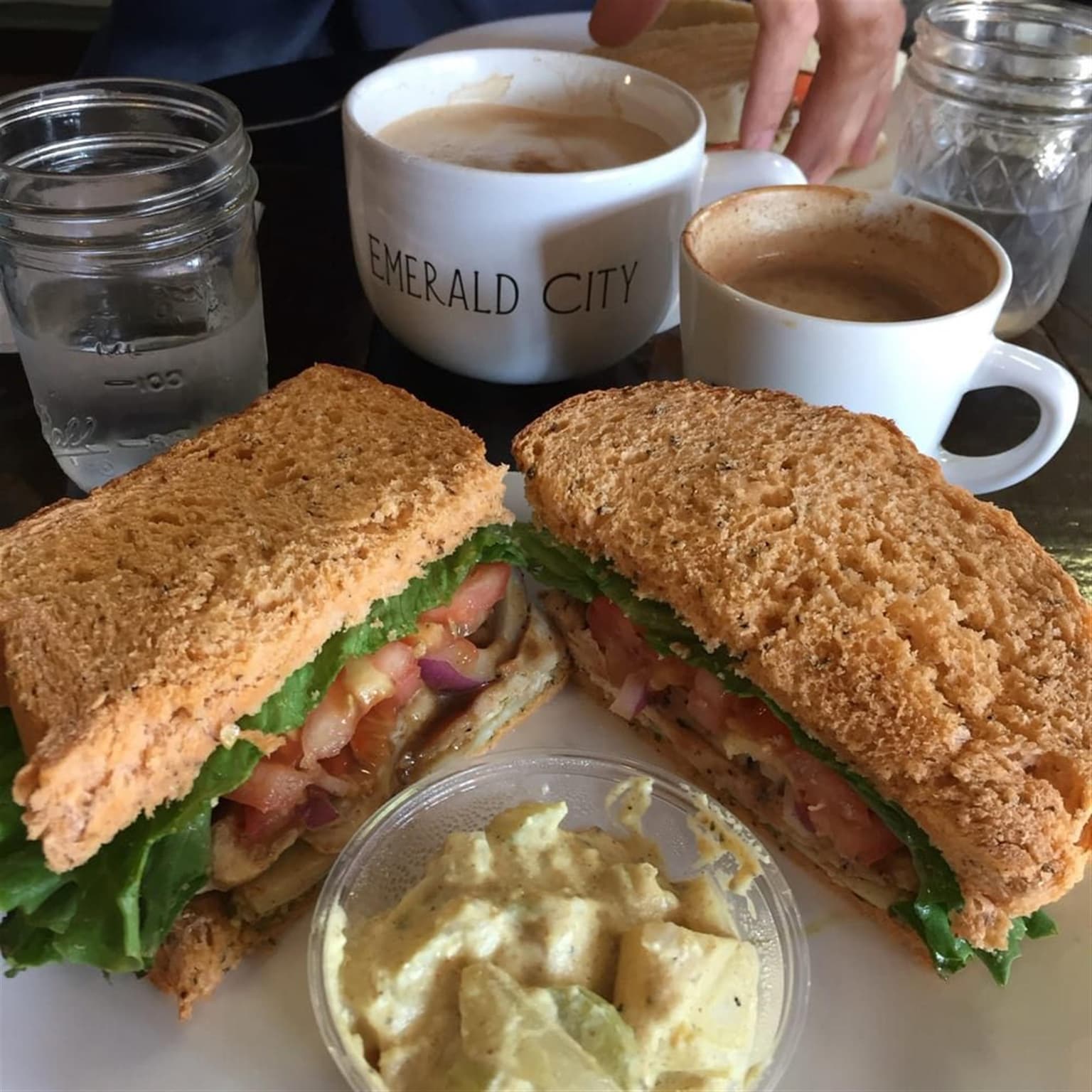 Emeche Cakery & Cafe