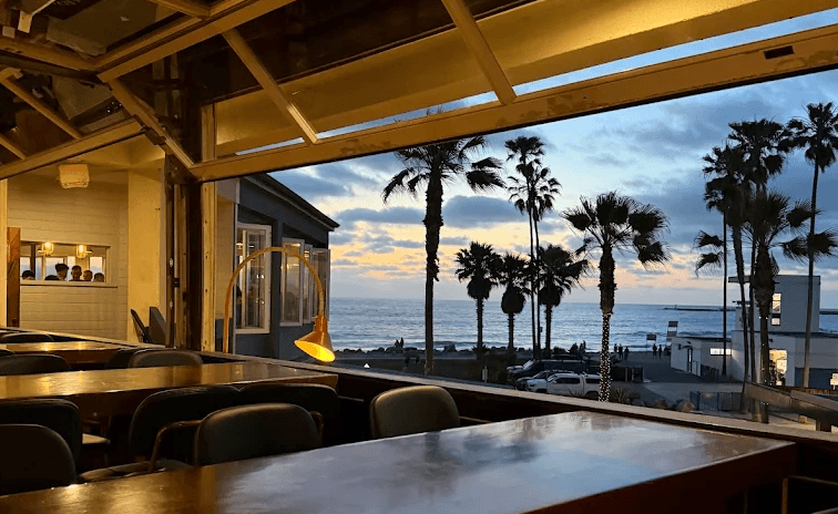 Wonderland Ocean Pub