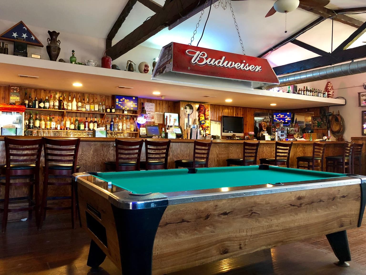 Yong's Bar and Grill