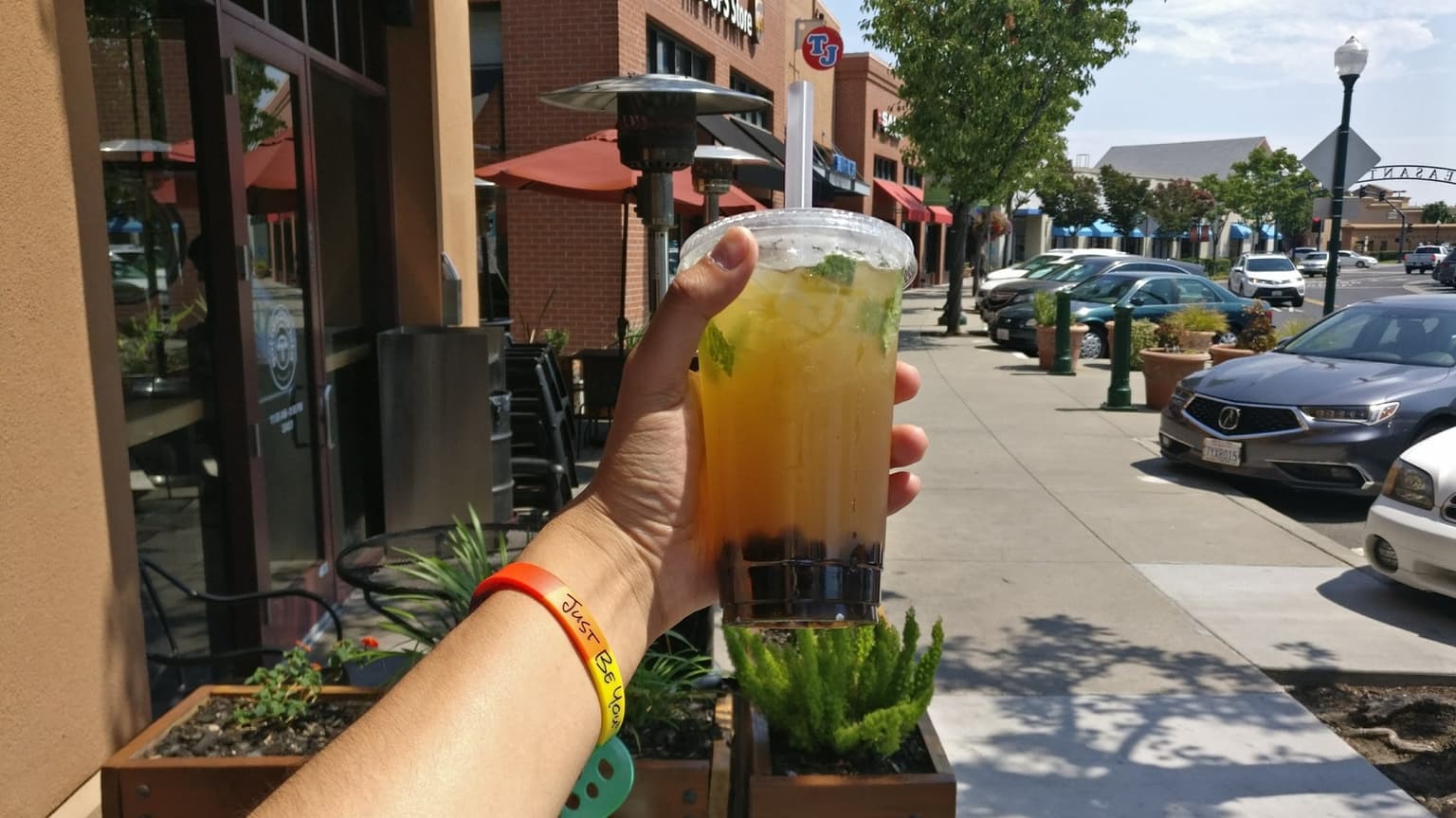 aca8060c-64f3-4c9d-9c45-4e5da84f8471