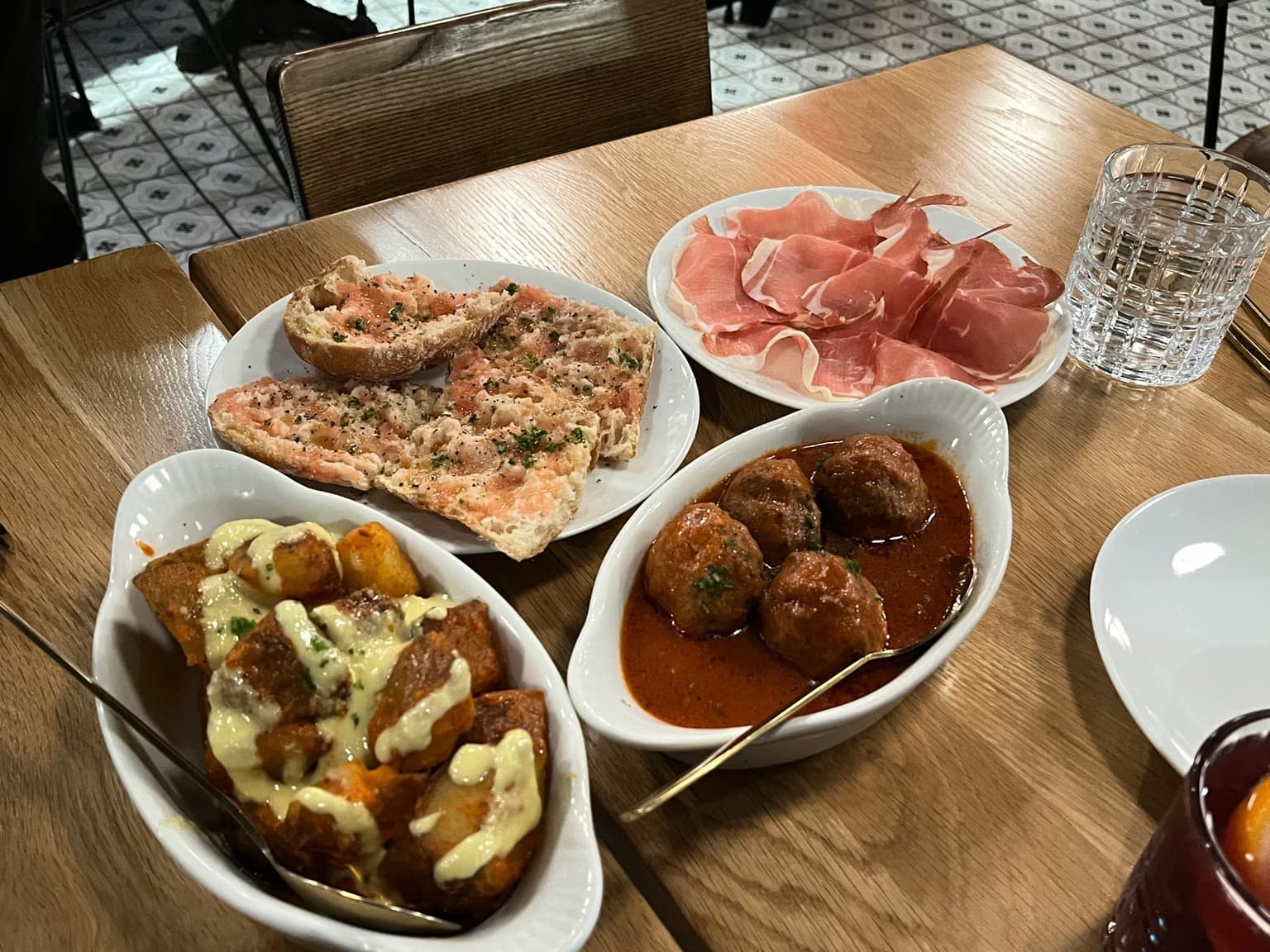 afcb502a-5115-4c5e-ae04-86100ca14a8e